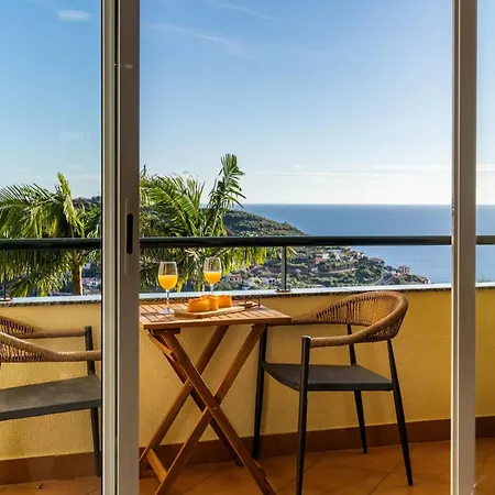 Pico Views By An Island