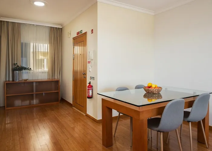 Pico Views By An Island Apartment *