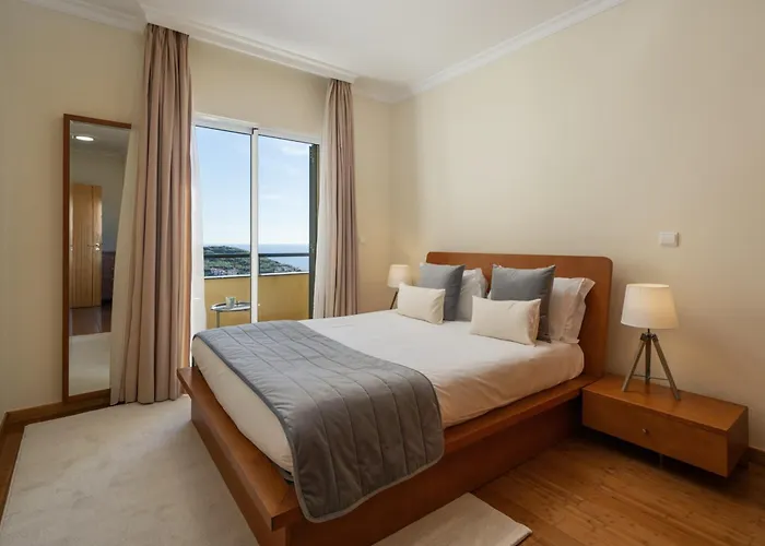 Pico Views By An Island Câmara de Lobos